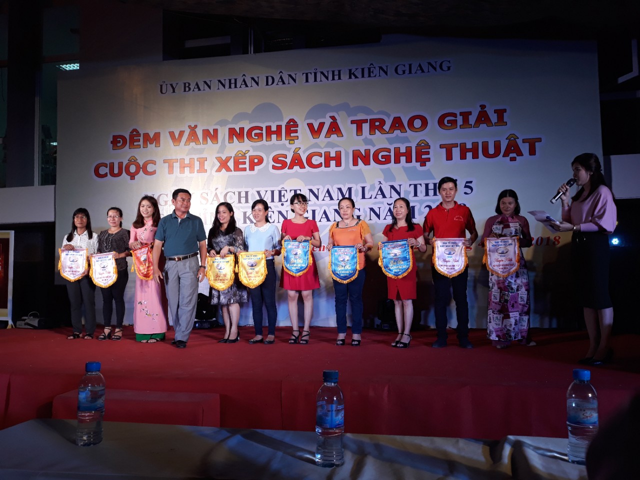 Thư viện Trường Học Kiên Giang đạt giải nhì cuộc thi xếp sách nghệ thuật